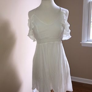 Lulu’s white dress